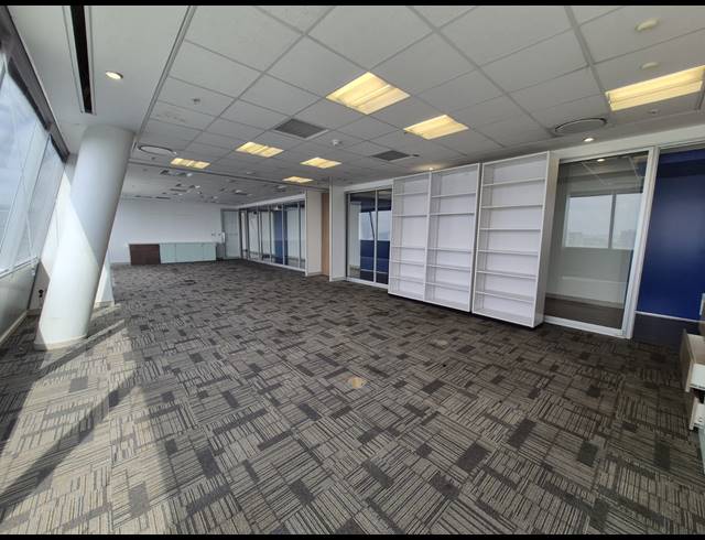 521M² OFFICE TO LET IN SANDHURST